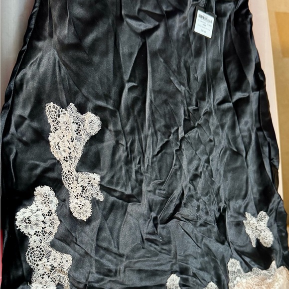 Elegant Black Lace Trim slip - Picture 1 of 5